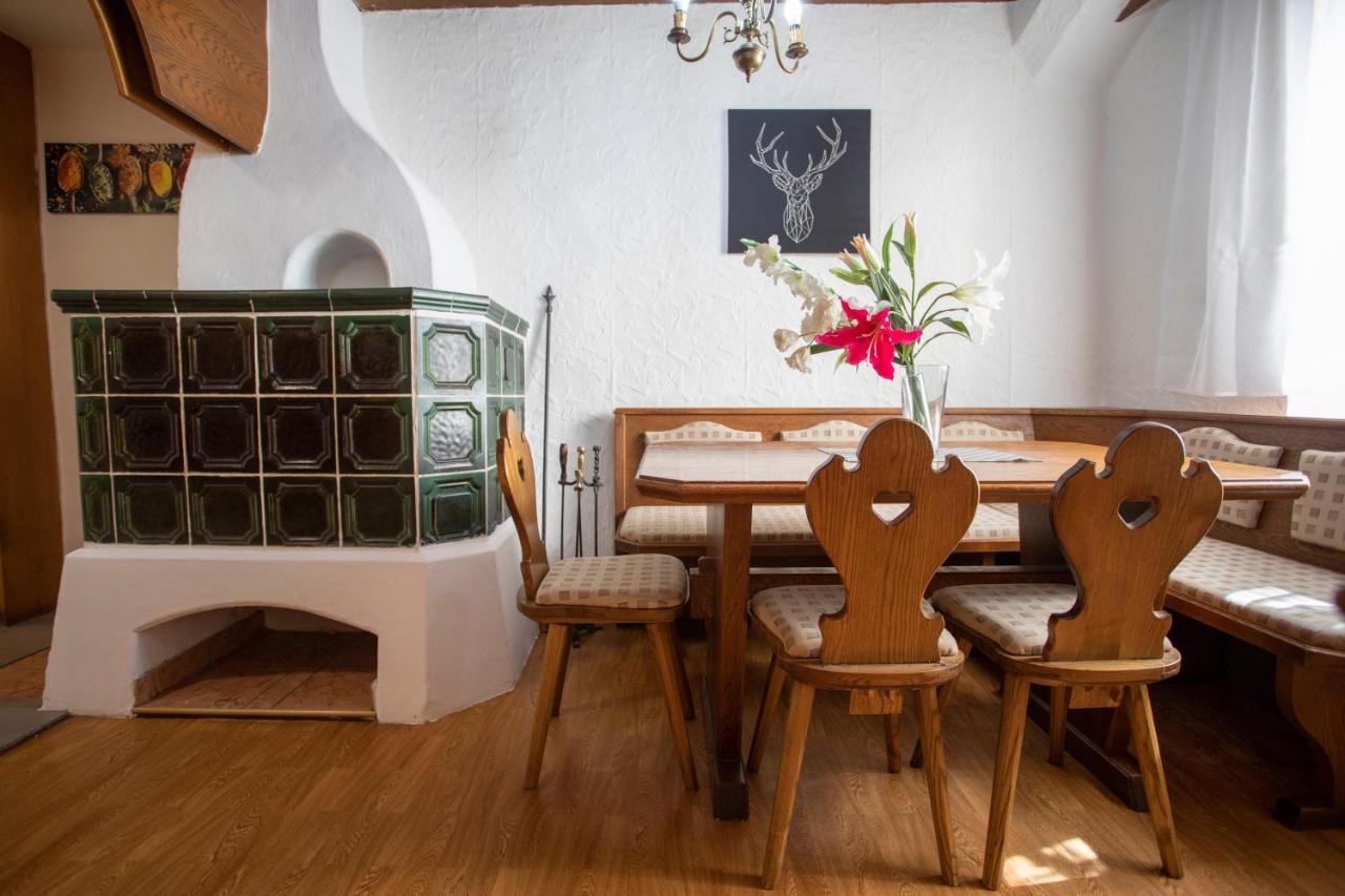 Traditional Old Town Apartment Hall in Tirol Eksteriør billede