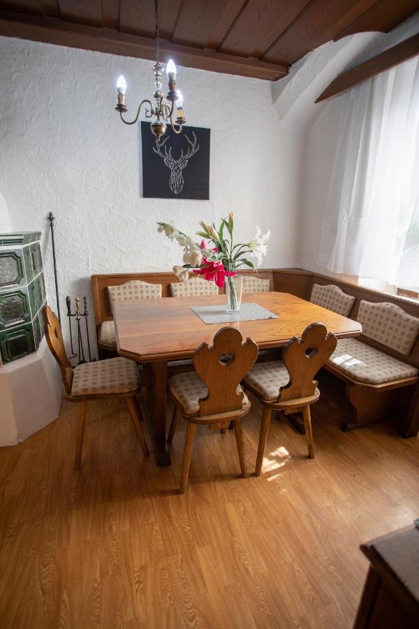 Traditional Old Town Apartment Hall in Tirol Eksteriør billede