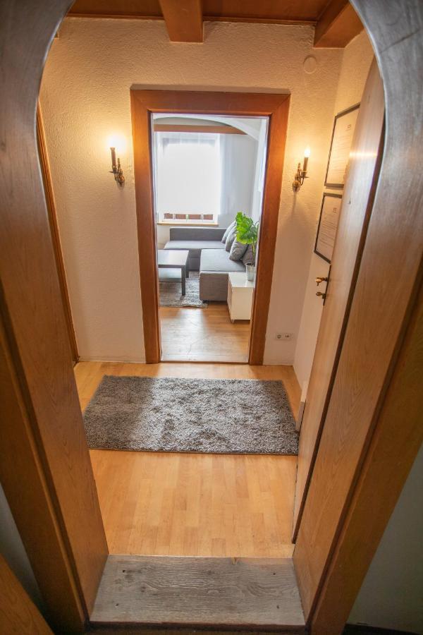Traditional Old Town Apartment Hall in Tirol Eksteriør billede